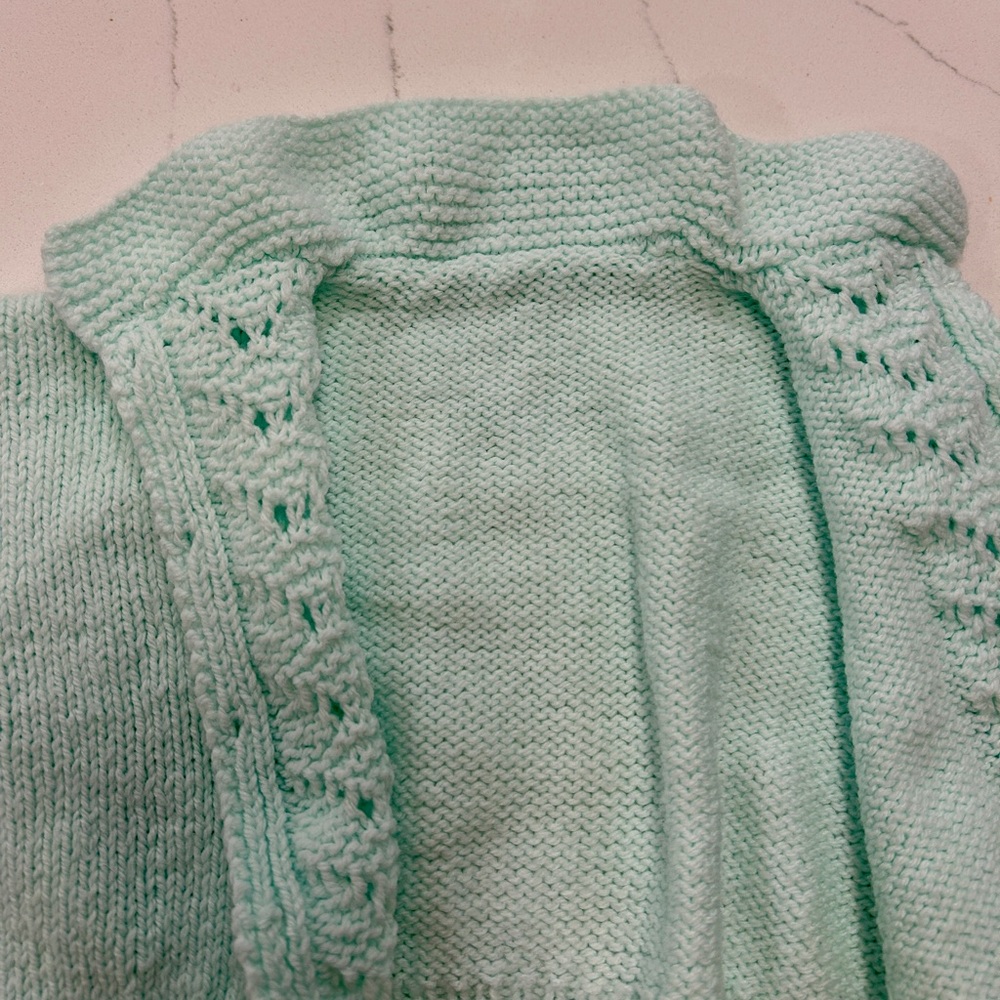 Hand knit baby sweater - Picture 4 of 4